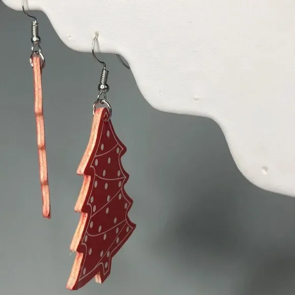 Christmas Tree Red & White PU Leather Earrings New - Picture 2 of 5